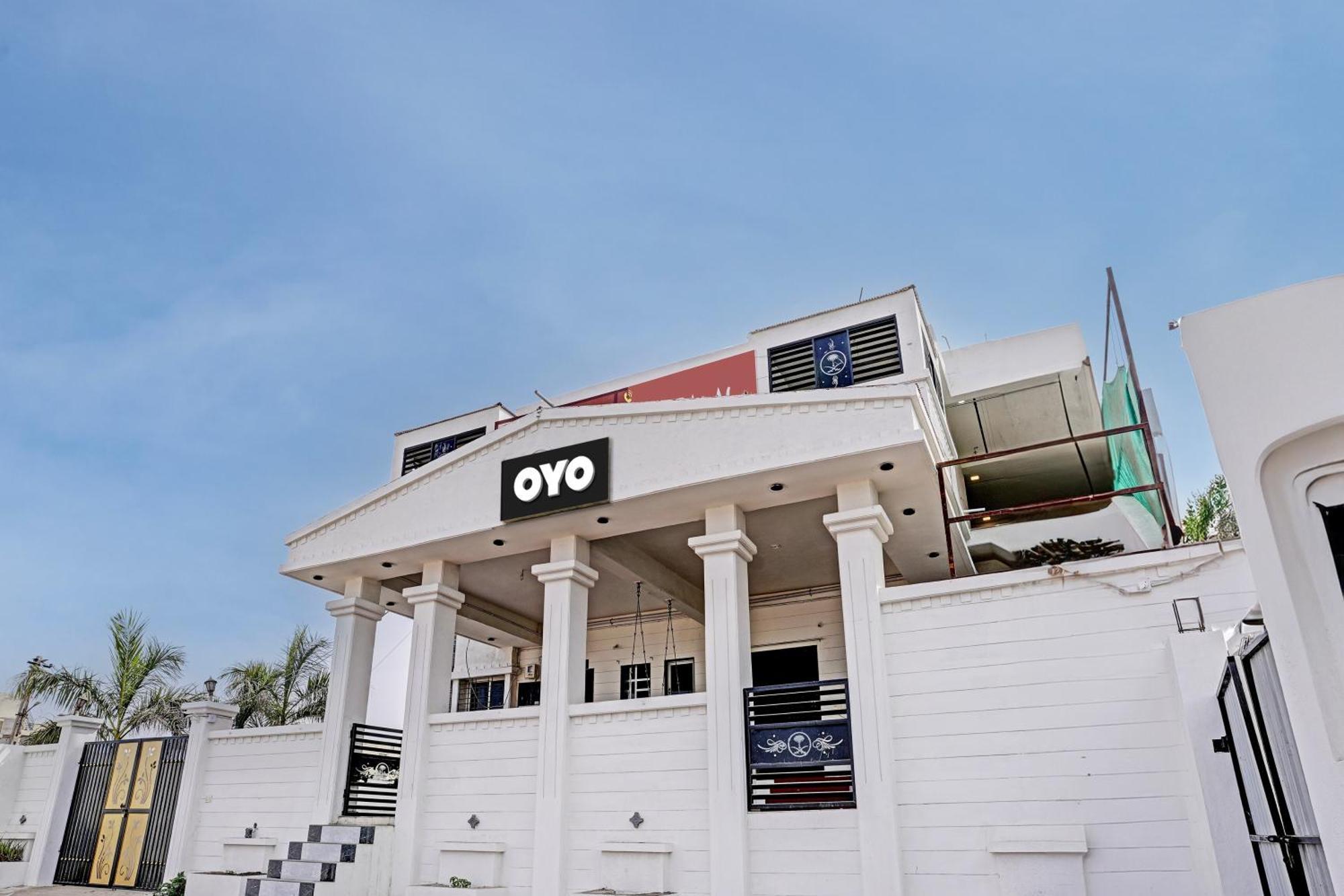 Hotel O White Palace Hotel ラージコート エクステリア 写真
